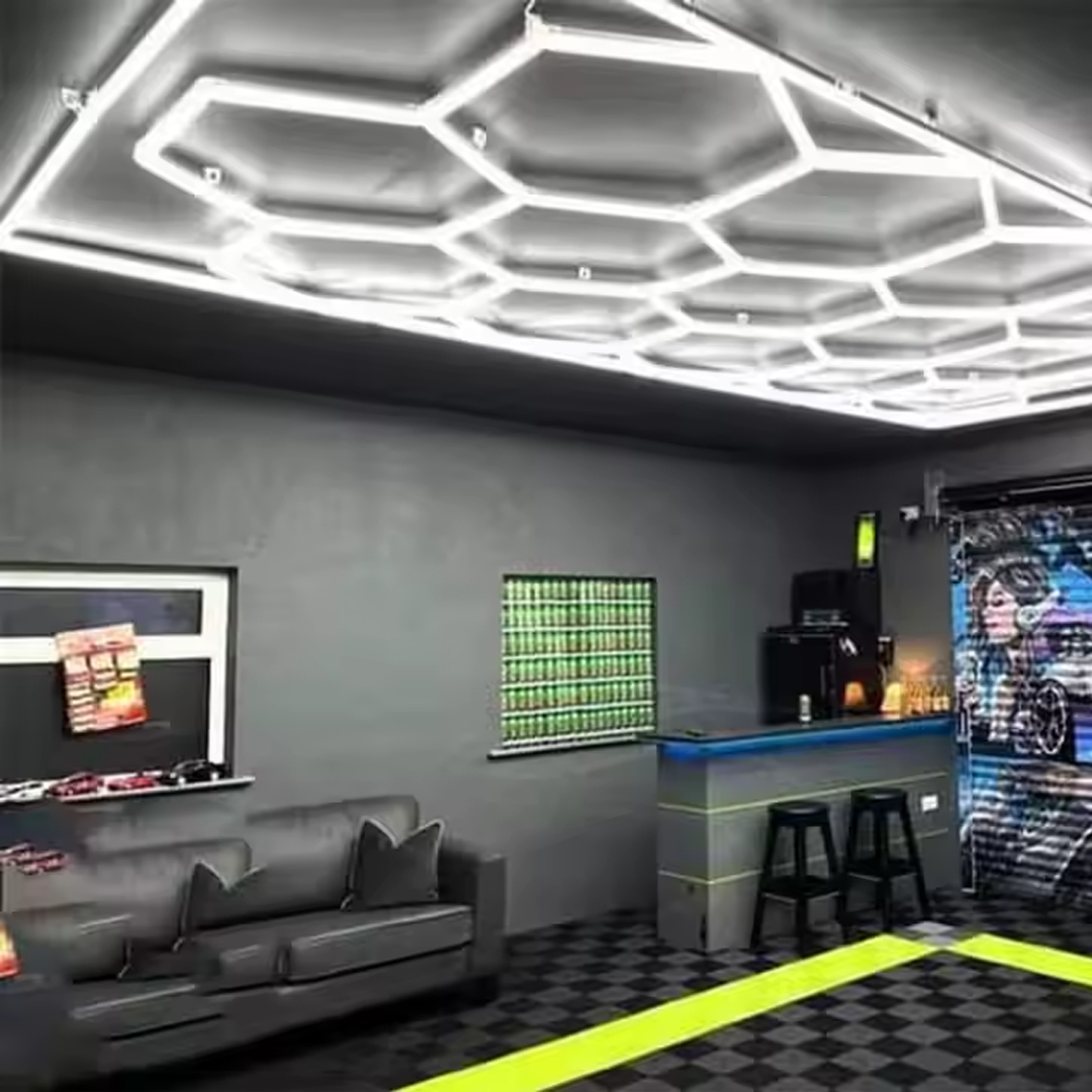 Hexagon LED világítás garázsokhoz és műhelyekhez (244x485 cm)