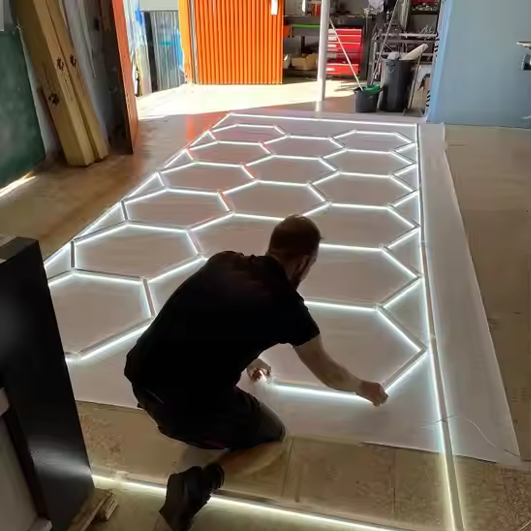 Hexagon LED világítás garázsokhoz és műhelyekhez (244x485 cm)