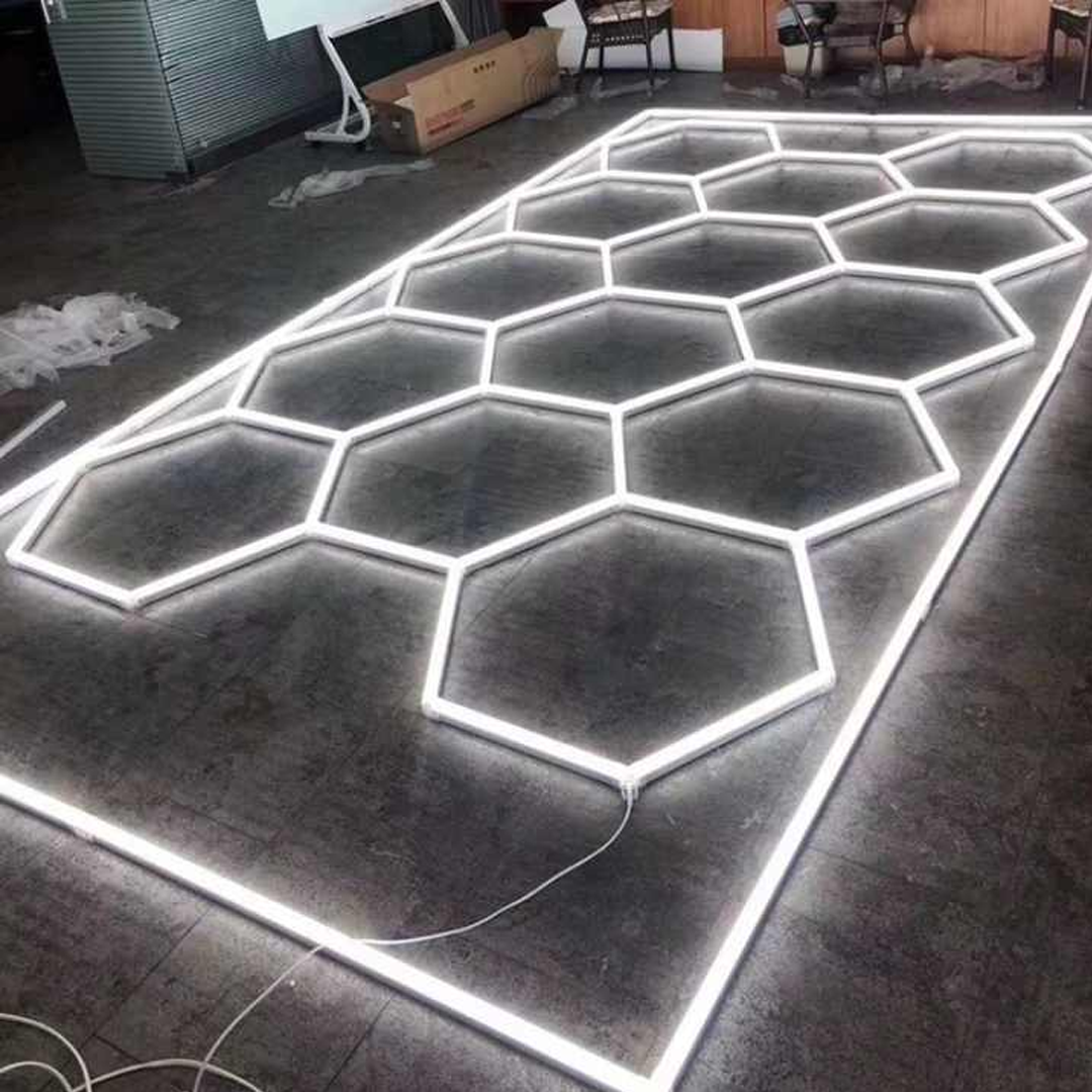 Hexagon LED világítás garázsokhoz és műhelyekhez (244x485 cm)